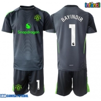 Camisa de Futebol Manchester United Altay Bayindir #1 Goleiro Equipamento Secundário Infantil 2025-26 Manga Curta (+ Calças curtas)